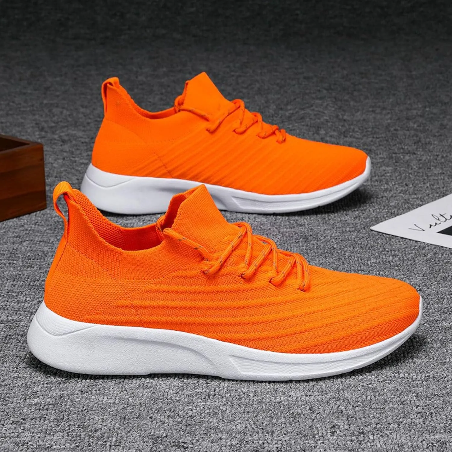 Breathable & Comfortable Sneaker Men Sports Shoes Fashion New Pattern Simple Solid Color Couple Light and Comfortable