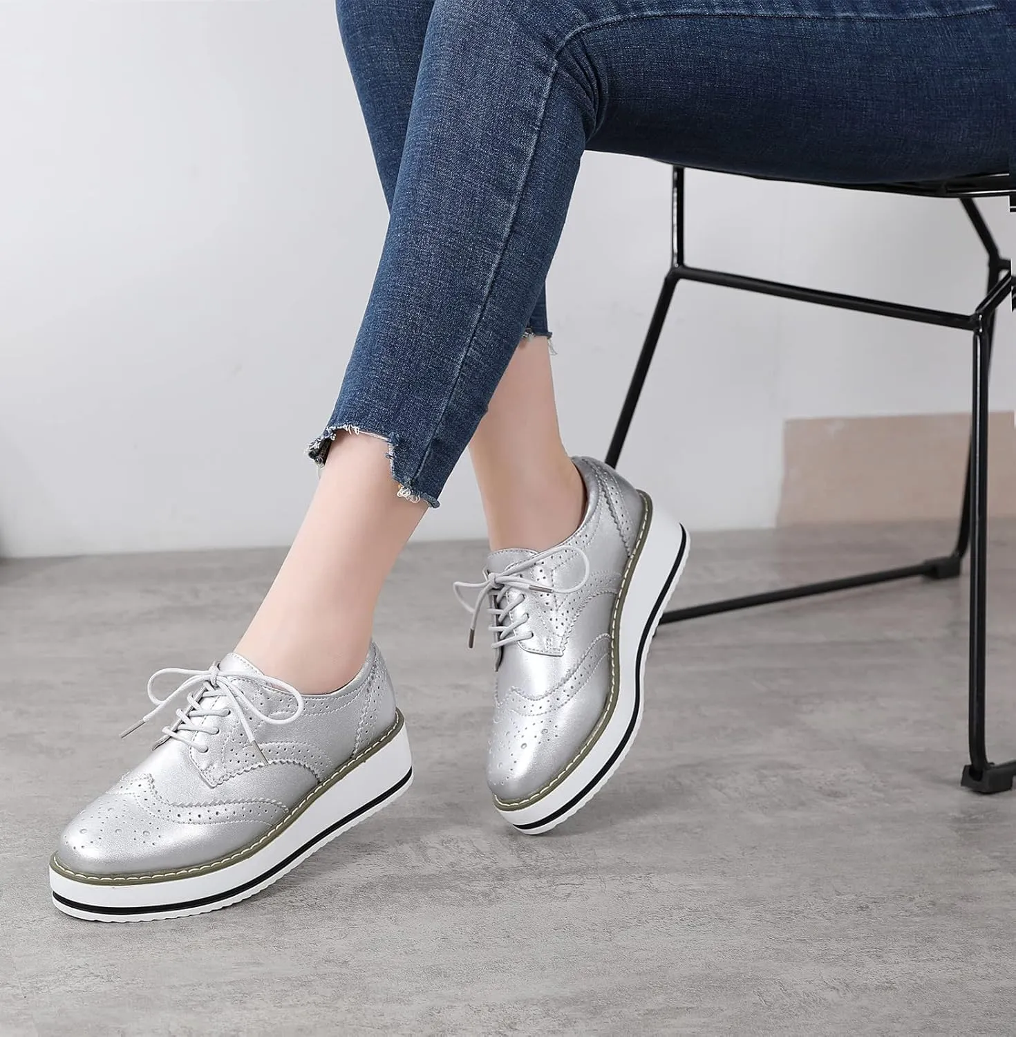 DADAWEN Women's Platform Lace-Up Wingtips Square Toe Oxfords Shoe