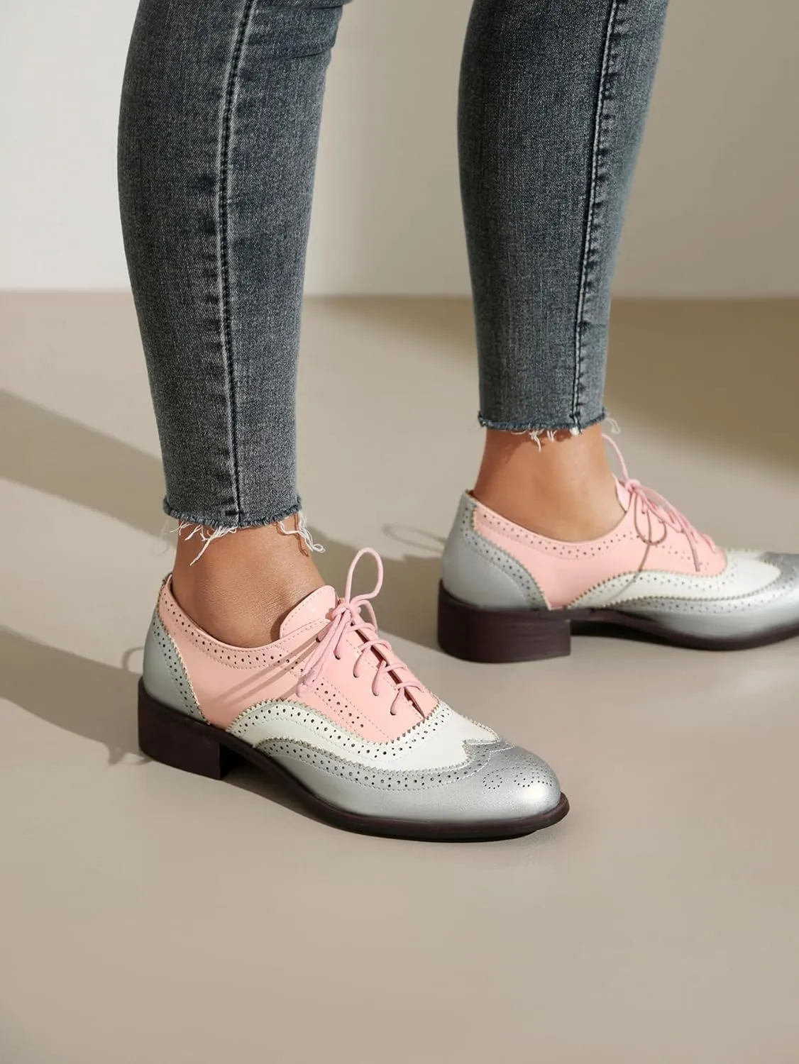 Lace-up Wingtips Oxford Shoes for Women Cutout Brogues Saddle Shoes
