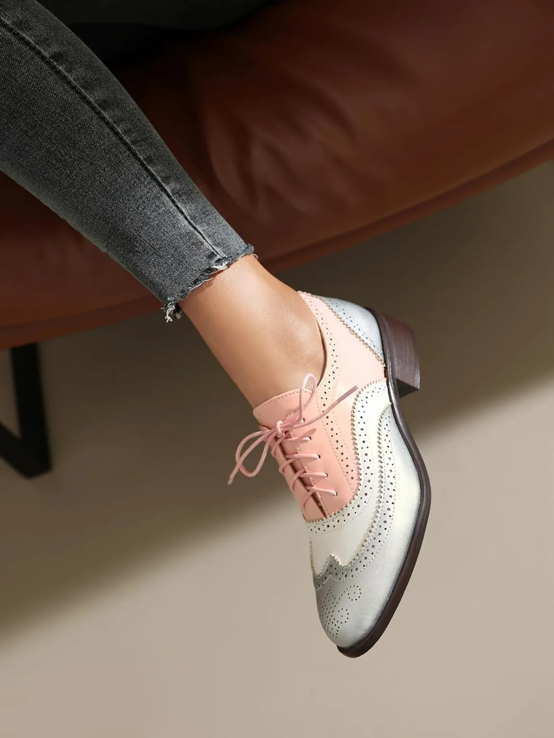 Lace-up Wingtips Oxford Shoes for Women Cutout Brogues Saddle Shoes
