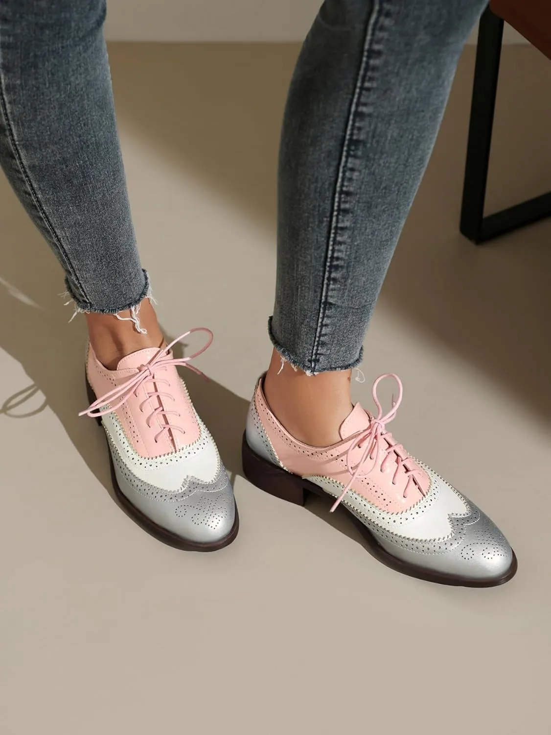 Lace-up Wingtips Oxford Shoes for Women Cutout Brogues Saddle Shoes