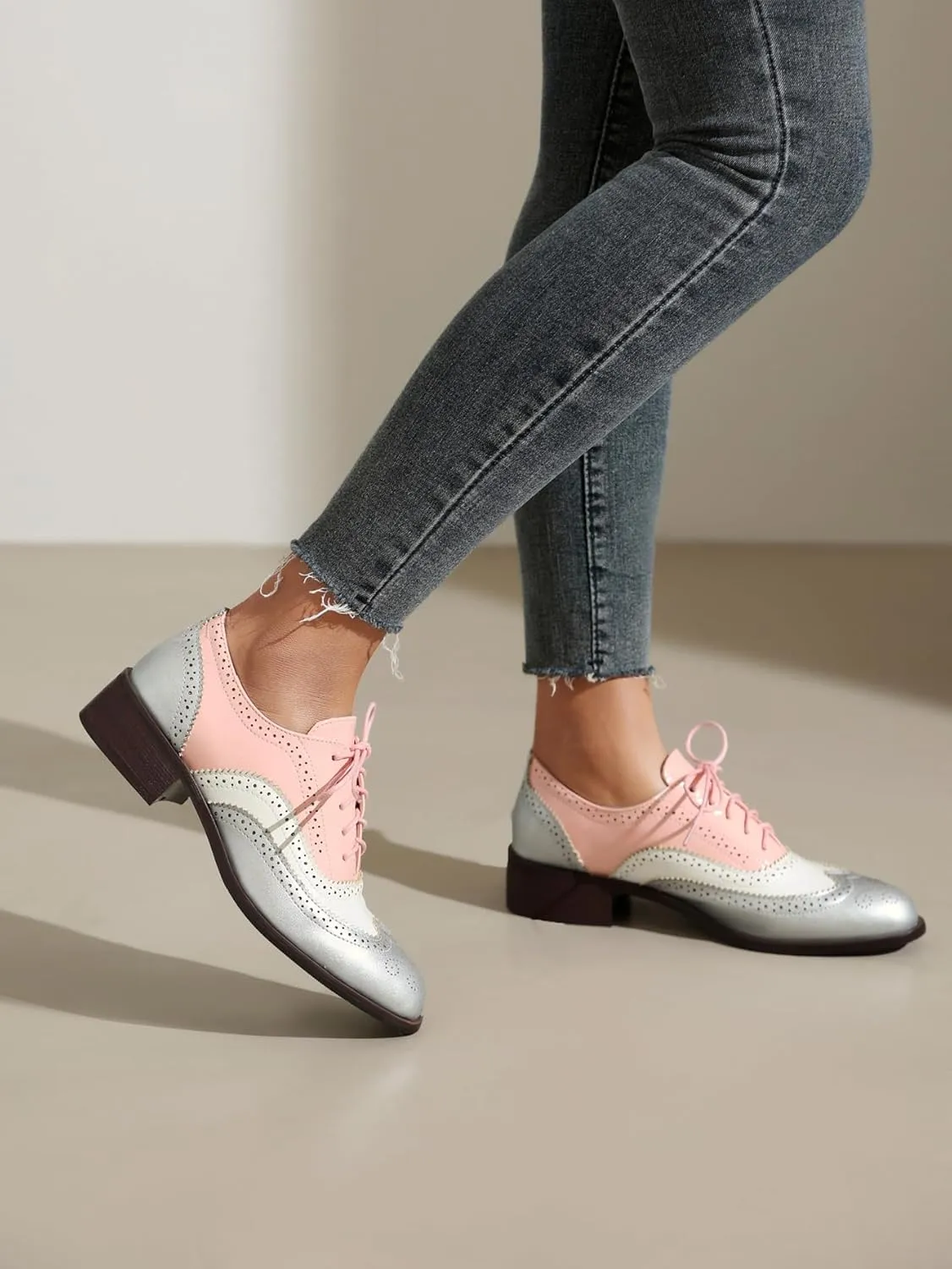 Lace-up Wingtips Oxford Shoes for Women Cutout Brogues Saddle Shoes