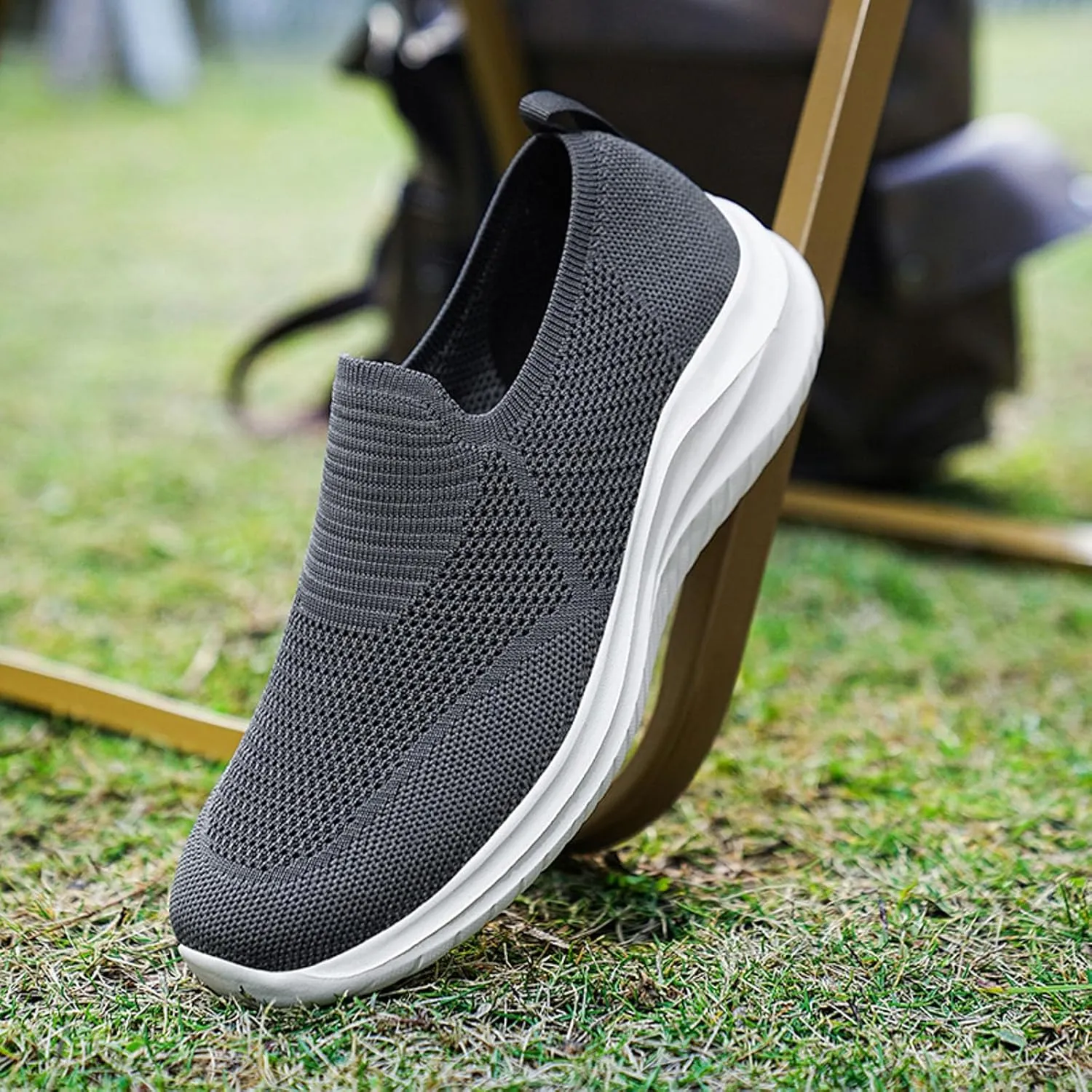 Men Sports Shoes Fashionable New Pattern Simple and Pure Color Mesh Breathable Sneaker Slippers for Men