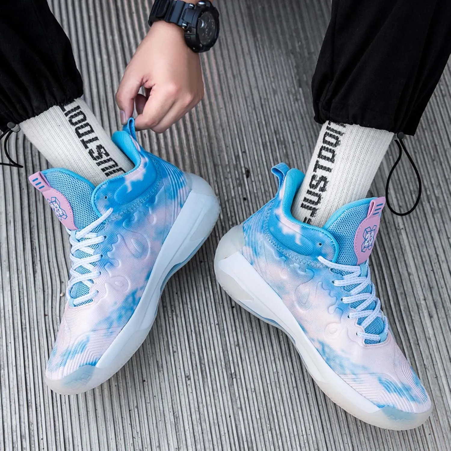 Men's and Women's Lace Up Basketball Shoes Anti Slip and Wear-Resistant Outdoor Shoes Comfortable and Breathable Sports Shoes Short Distance Running Shoes Unique Style Basketball Shoes
