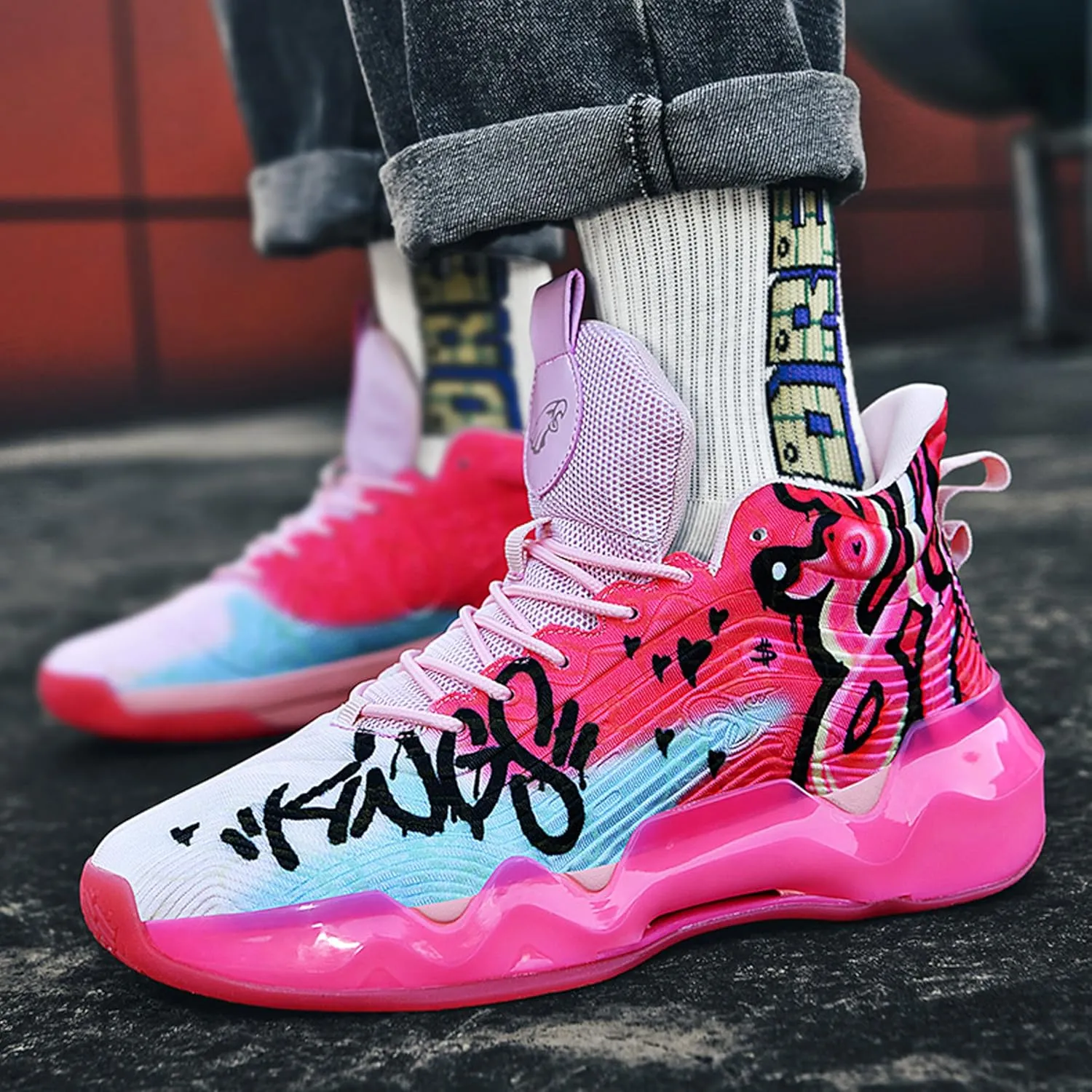 Men's High-Top Basketball ShoesWear-Resistant and Anti-Slip Soles Running Shoes Graffiti Design Fashionable Sports Shoes