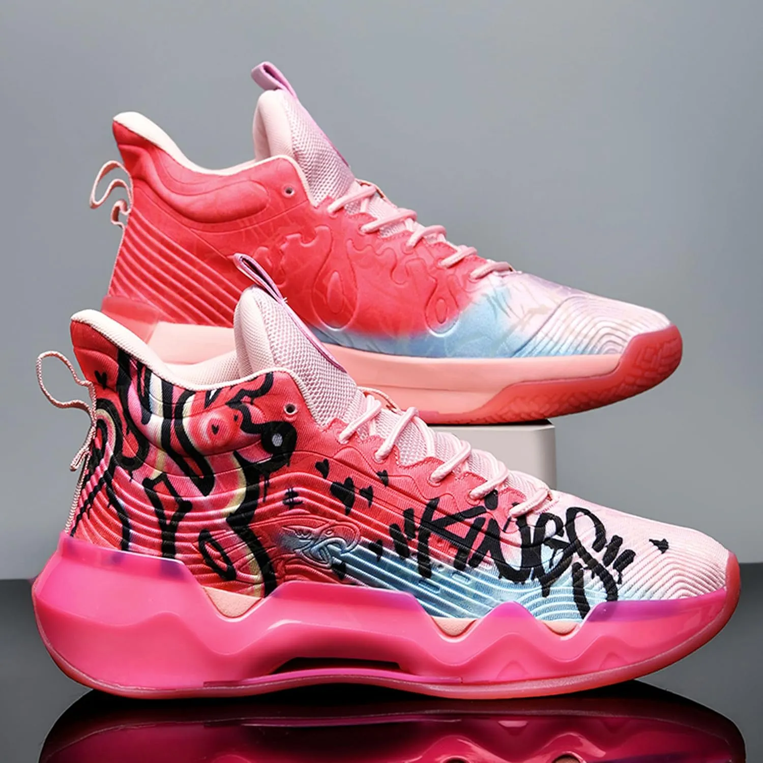 Men's High-Top Basketball ShoesWear-Resistant and Anti-Slip Soles Running Shoes Graffiti Design Fashionable Sports Shoes