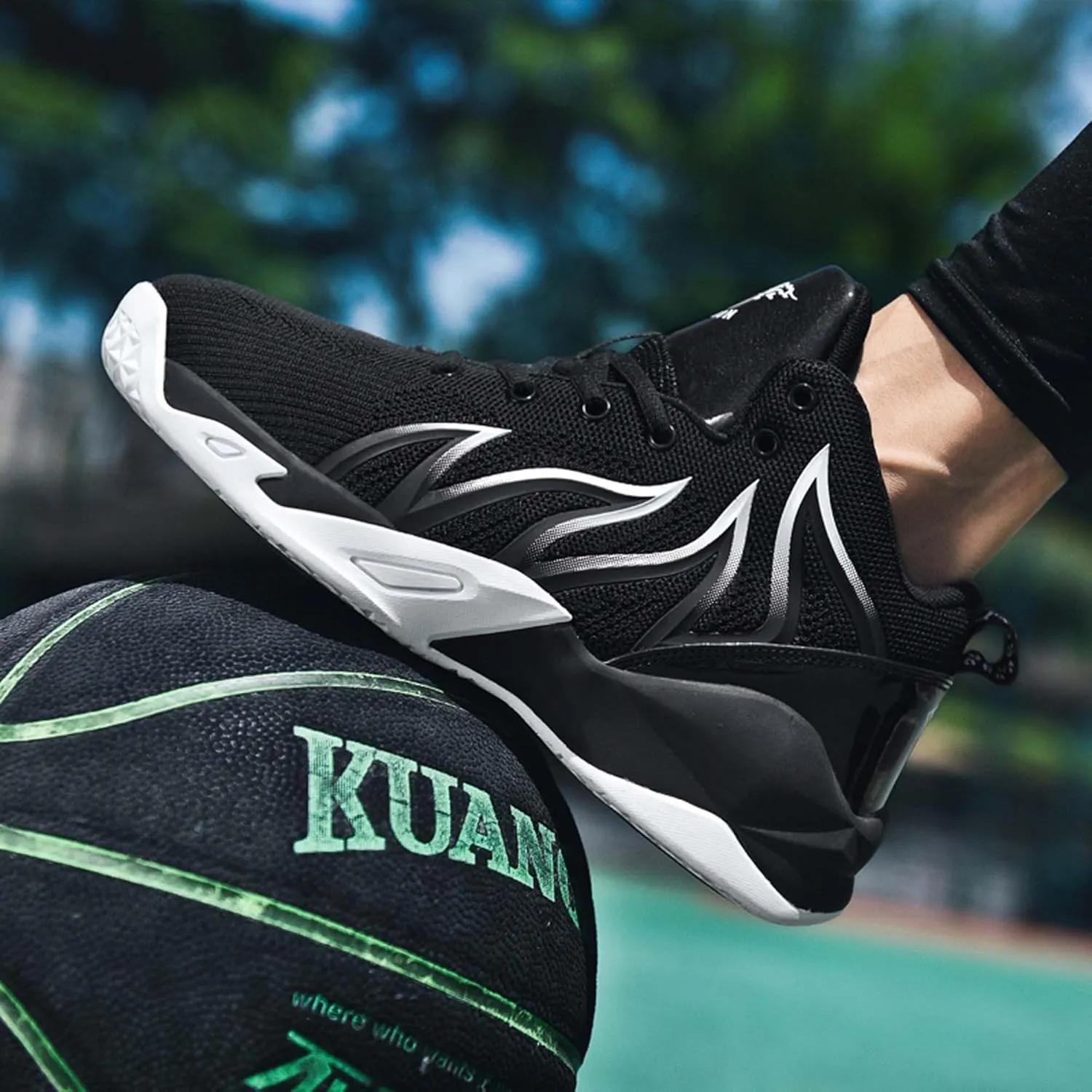 Men's Lightweight Basketball Shoes Fashion Breathable Sneakers Comfortable Anti-Slip Women's Basketball Shoes Anti-Slip Training Running Tennis Shoes Teenagers Street Basketball Sneakers