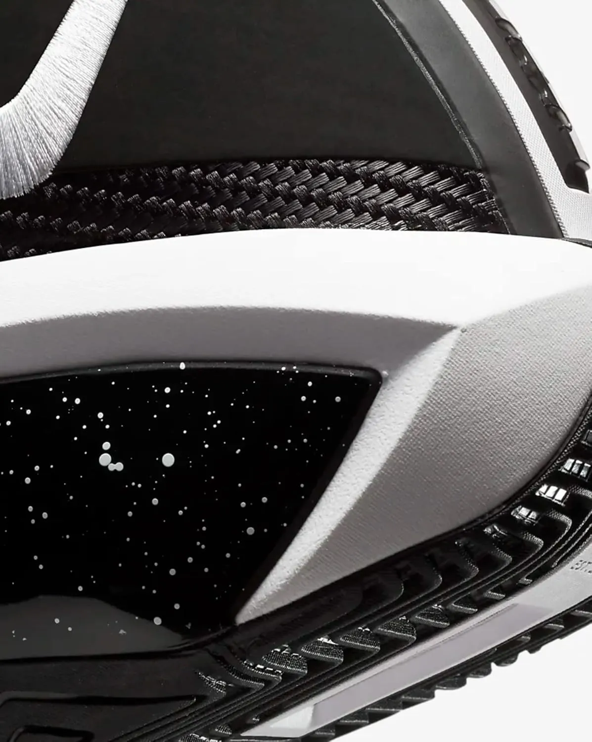 Nike Mens Lebron Soldier XIV 14 Basketball Shoes