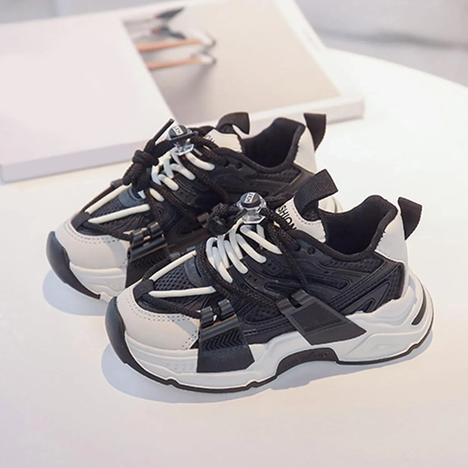 Summer Fashion Sneakers for Teen Boys Flat Sports Mesh Breathable Running Shoes Breathable and Sweat Absorbing
