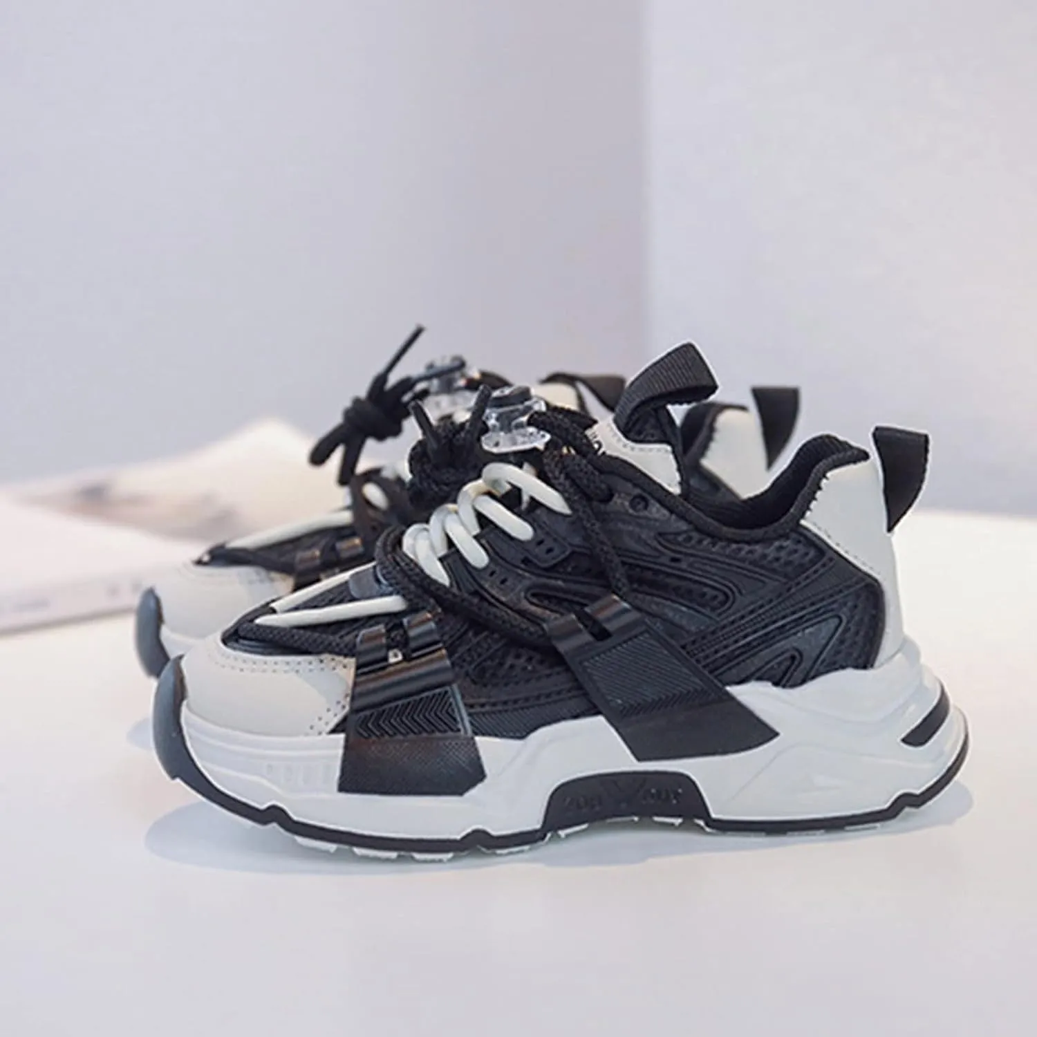 Summer Fashion Sneakers for Teen Boys Flat Sports Mesh Breathable Running Shoes Breathable and Sweat Absorbing