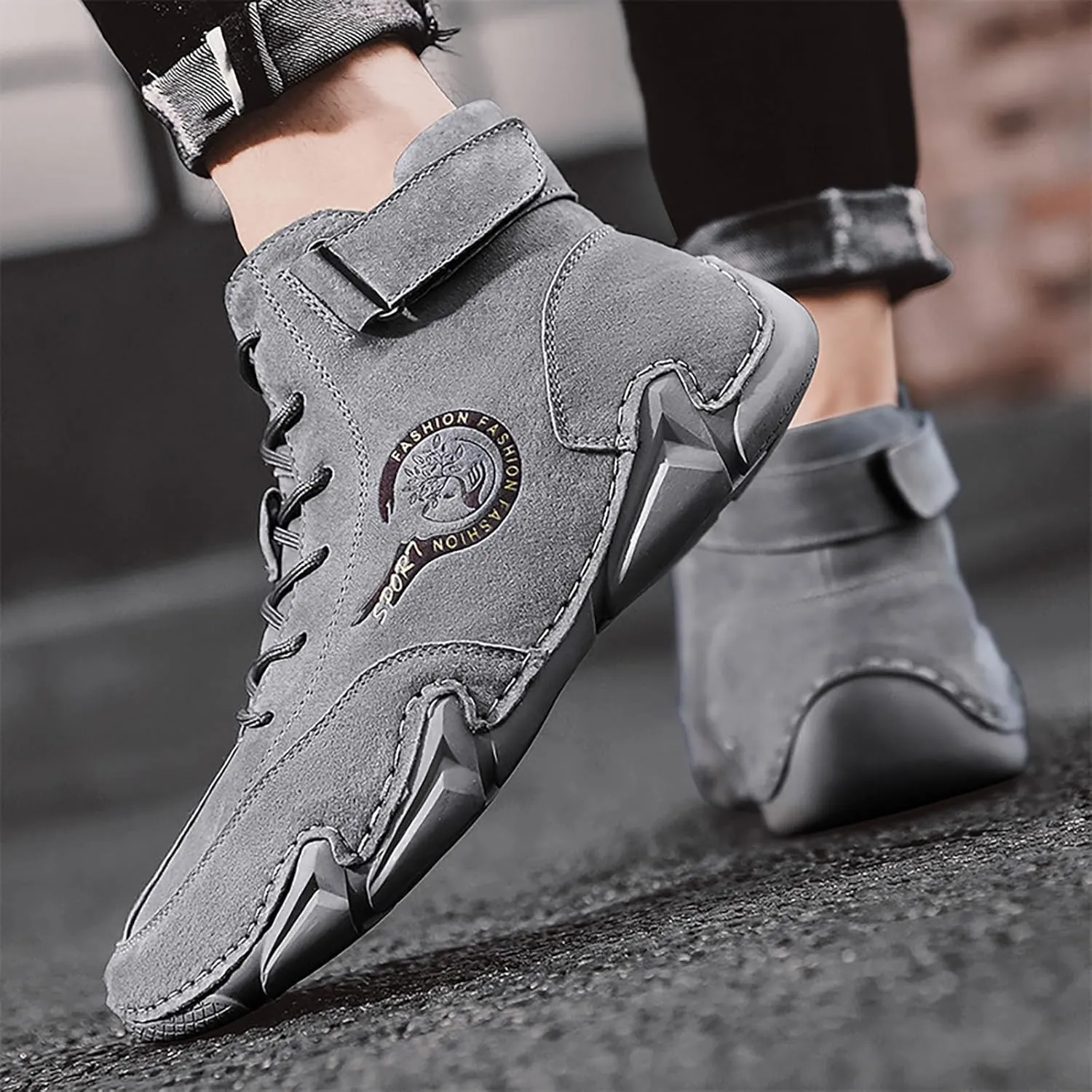 Versatile & Casual Sneaker New Winter Men's Padded Leather Korean High Top Hook Loop Short Boots Sport Shoes