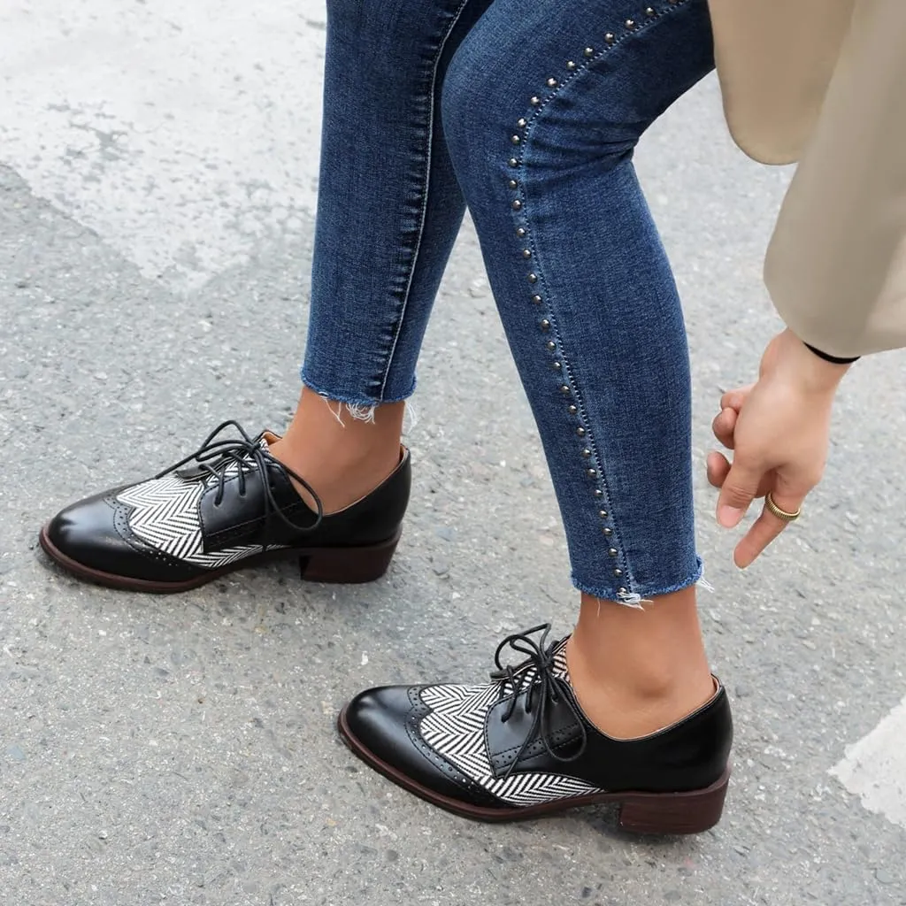 Women's Flat Low Heel Saddle Oxford Shoes Two Toned Wingtip Lace Up Perforated School Uniform Oxfords Brogues