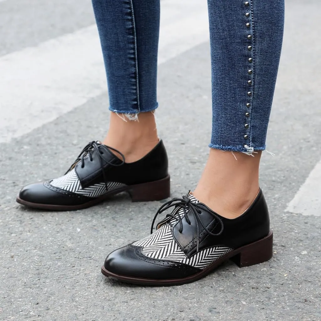 Women's Flat Low Heel Saddle Oxford Shoes Two Toned Wingtip Lace Up Perforated School Uniform Oxfords Brogues